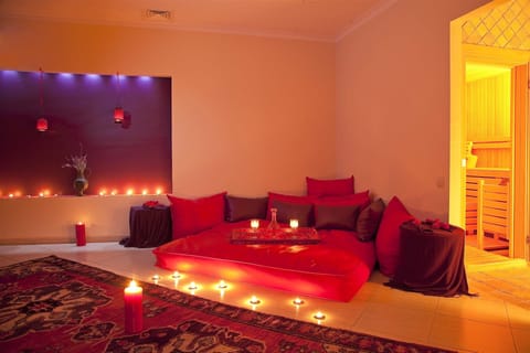 Sauna, spa tub, Turkish bath, body treatments, massage/treatment rooms