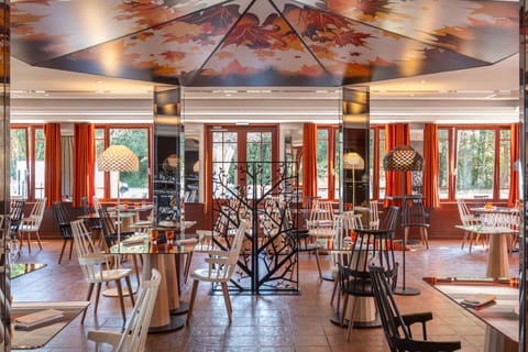 Breakfast, lunch, dinner served; French cuisine