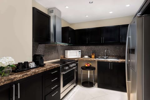 Two-Bedroom Royal Suite with Free Shuttle to Beach | Private kitchen | Coffee/tea maker, electric kettle