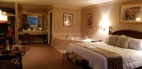 #4 Jasmine Suite | Premium bedding, free minibar, individually decorated