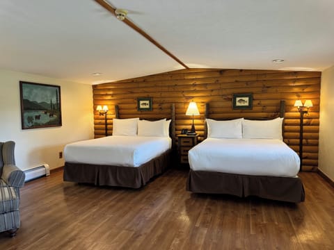 Deluxe Room | In-room safe, iron/ironing board, WiFi, bed sheets