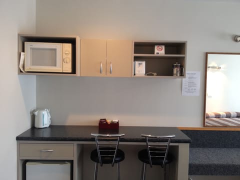 Studio | Private kitchenette | Mini-fridge, microwave, coffee/tea maker, electric kettle