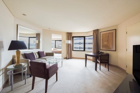 Junior Suite, 1 King Bed, Club Lounge Access, City View (Club Lounge Access) | Premium bedding, minibar, in-room safe, desk