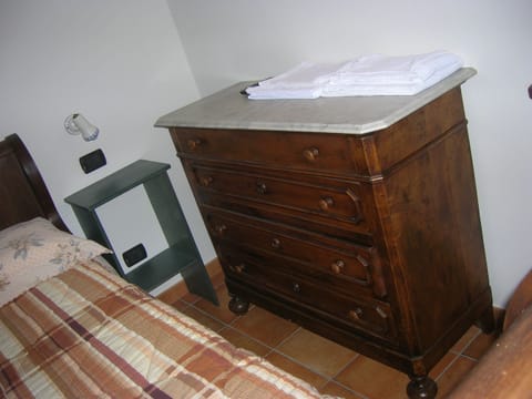 Room, Shared Bathroom (Camera 2) | Premium bedding, blackout drapes, iron/ironing board, cribs/infant beds