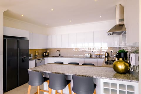 Luxury Penthouse | Private kitchen | Mini-fridge, coffee/tea maker, electric kettle