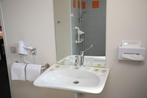 Shower, free toiletries, hair dryer