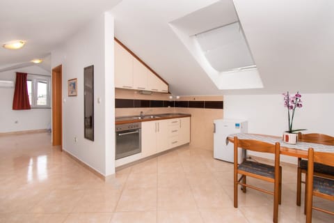 Studio (A5) | Private kitchen | Fridge, oven, stovetop, coffee/tea maker