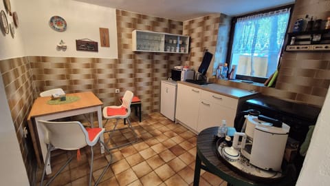 Studio (A1) | Private kitchen | Fridge, microwave, oven, stovetop