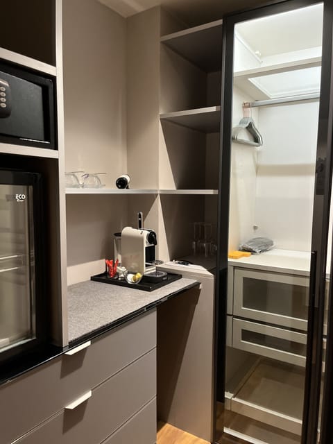 Parksuite 31 | Hypo-allergenic bedding, minibar, in-room safe, desk