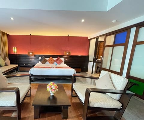 Junior Suite, 1 King Bed | Pillowtop beds, minibar, in-room safe, individually furnished