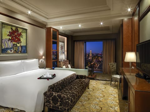 Chateau Premier King Room | Premium bedding, down comforters, minibar, in-room safe