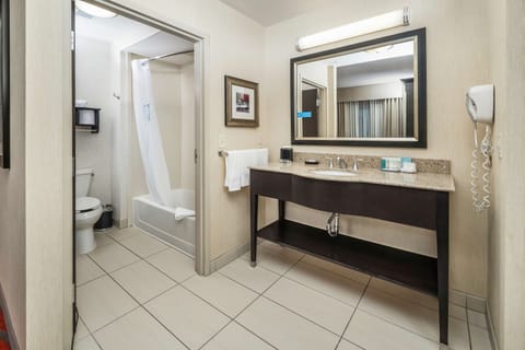 Studio Suite, 1 King Bed | Bathroom | Shower, free toiletries, hair dryer, towels