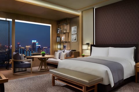 Club Room, 1 King Bed, City View (Club Level) | Premium bedding, minibar, in-room safe, individually decorated