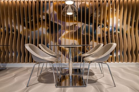 Daily buffet breakfast (CHF 19.90 per person)