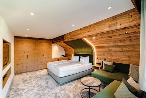 Grand Deluxe Doppelzimmer | Hypo-allergenic bedding, in-room safe, individually decorated