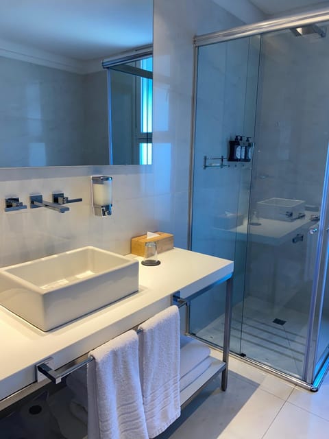 Superior Room | Bathroom | Combined shower/tub, deep soaking tub, free toiletries, hair dryer