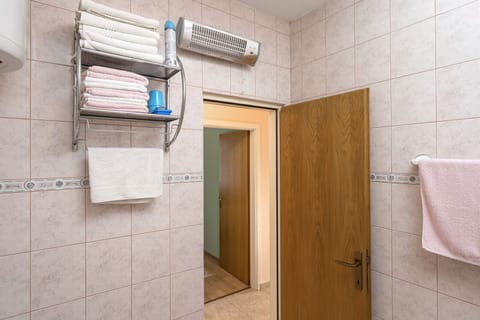 Apartment (A1) | Bathroom | Hair dryer, towels, toilet paper