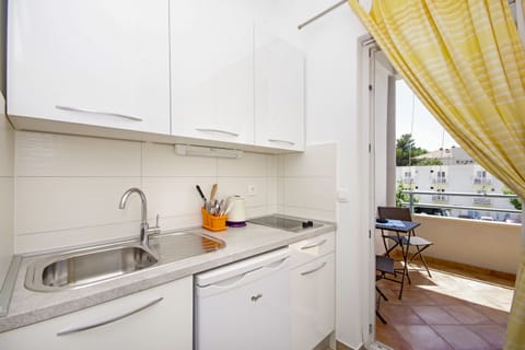 Studio (A1) | Private kitchen | Fridge, microwave, stovetop, toaster