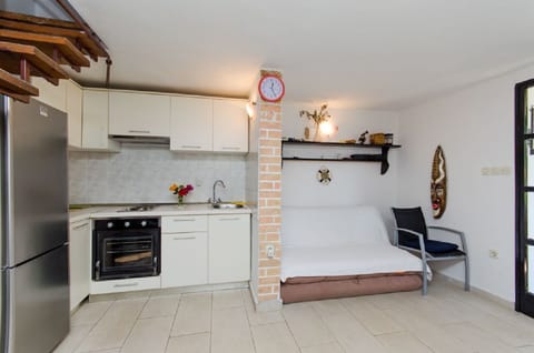 House | Private kitchen | Fridge, microwave, oven, stovetop