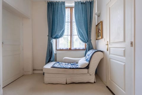 Double Room (Les Fleurs) | Premium bedding, individually decorated, individually furnished, desk