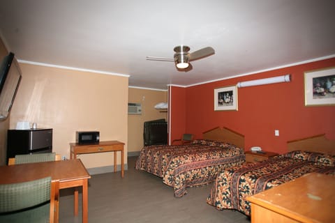 Traditional Double Room | 1 bedroom, desk, free WiFi, bed sheets