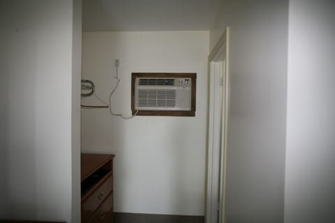 Traditional Single Room | Air conditioning
