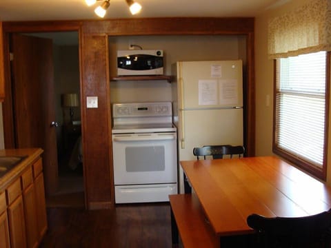 Channel House | Private kitchen | Fridge, microwave, oven, stovetop