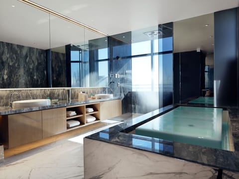 Penthouse, 2 Bedrooms (Chelsea) | Bathroom | Separate tub and shower, deep soaking tub, free toiletries, hair dryer