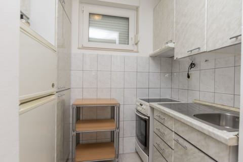 Studio (A1) | Private kitchen | Fridge, stovetop, electric kettle