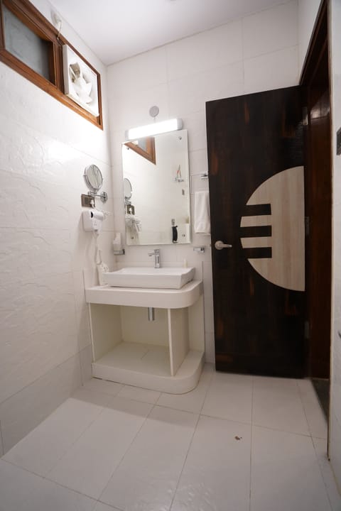 Superior Room | Bathroom | Shower, rainfall showerhead, designer toiletries, hair dryer