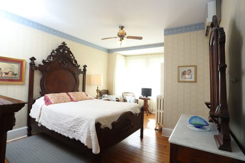 Premier Queen Room with Fireplace | Individually decorated, individually furnished, blackout drapes