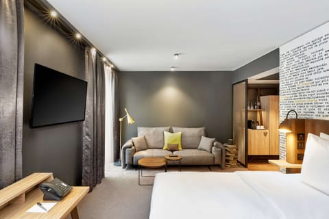 Junior Suite | Premium bedding, down comforters, memory foam beds, free minibar