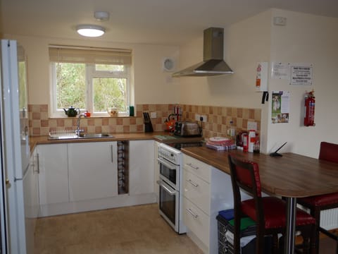 Cottage | Private kitchen | Full-size fridge, microwave, oven, stovetop