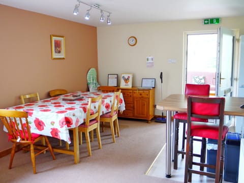 Cottage | Private kitchen | Full-size fridge, microwave, oven, stovetop