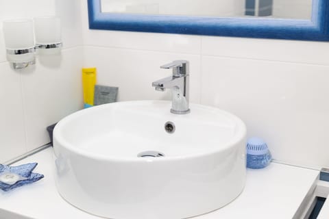 Comfort Double or Twin Room (Maldive) | Bathroom sink