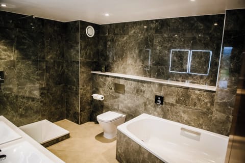 Superior Double Room | Bathroom shower