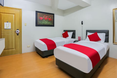 Deluxe Twin Room | Desk, free WiFi, bed sheets