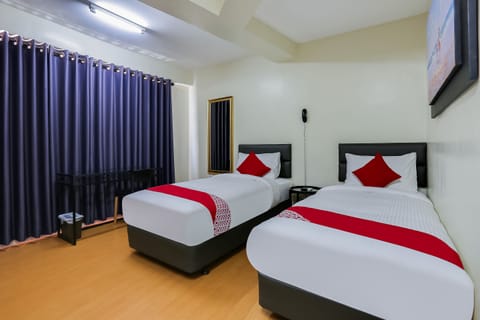 Deluxe Twin Room | Desk, free WiFi, bed sheets