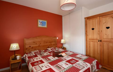 There are 2 Double beds, 2 sets of Bunk beds, and a pull-out bed.