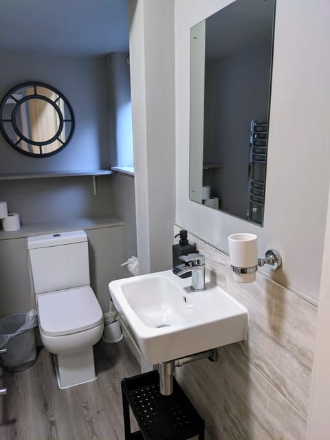 Apartment, 3 Bedrooms | Bathroom | Shower, free toiletries, hair dryer, towels