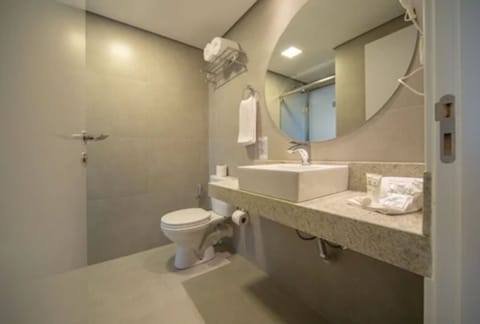 Deluxe Double Room | Bathroom | Shower, hair dryer, towels, soap