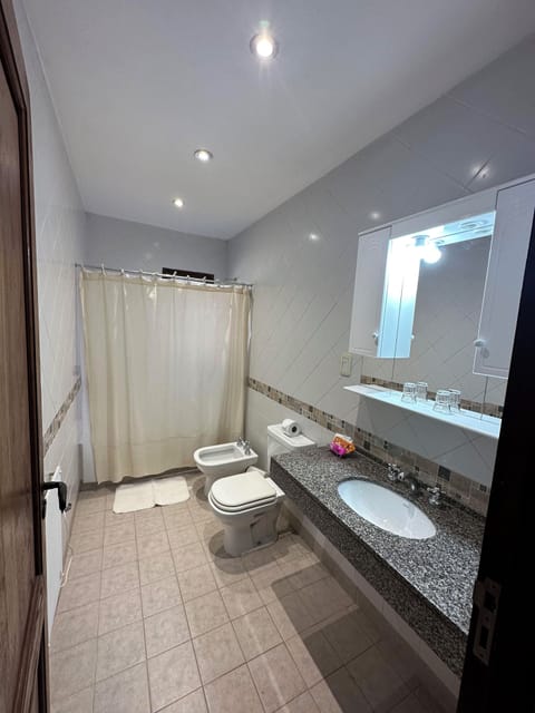 Family Cabin | Bathroom | Deep soaking tub, hair dryer, bidet, towels