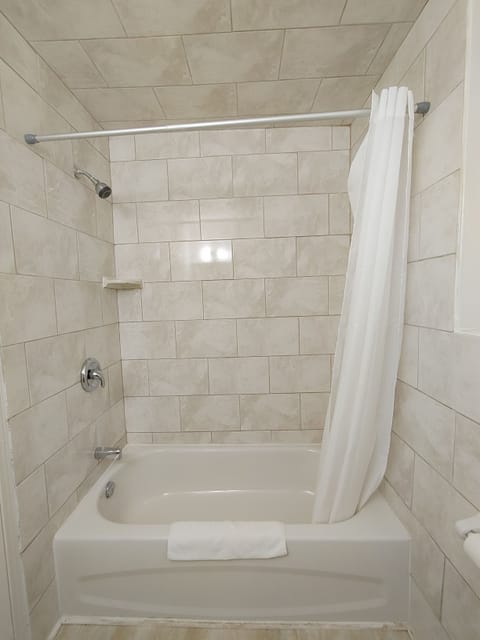 Standard Room with 2 Queen Beds | Bathroom | Shower, free toiletries, hair dryer, towels