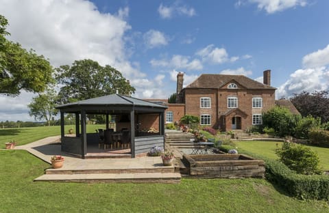 Broad Meadows Farmhouse is a beautiful Queen Anne style property dating back to the 1690s