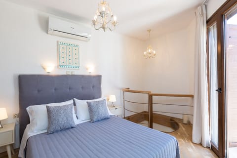 Bed linen and bath towels are provided for all guests.