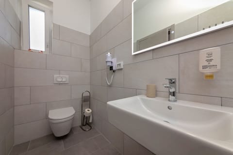 Superior Double or Twin Room, City View | Bathroom | Shower, hair dryer, bathrobes, towels