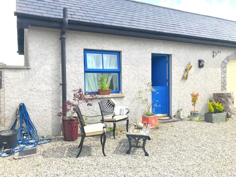 Courtyard Bedroom #1 seating area