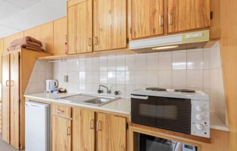 Economy 1 Bedroom Cabin S5 - Pet Friendly | Private kitchen | Fridge, microwave, coffee/tea maker, toaster