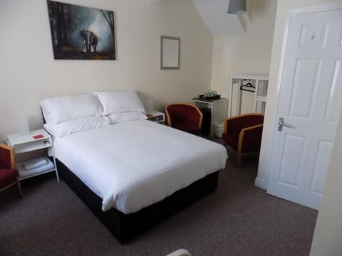 Double Room, Shared Bathroom (Room 1) | Iron/ironing board, free WiFi, bed sheets