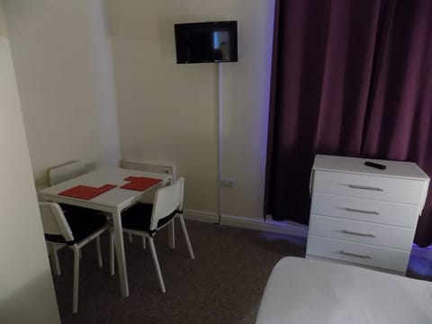 Double Room, Shared Bathroom (Room 1) | Iron/ironing board, free WiFi, bed sheets